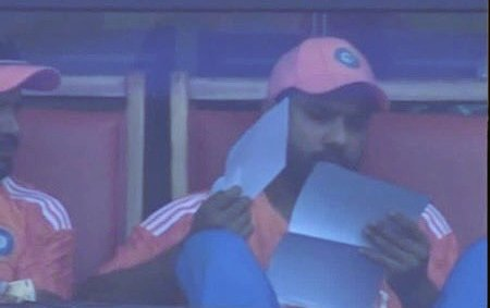 UniquePullShot's tweet photo. Script me thoda change hai, Madhushanka ko bolo Kohli ko out kare, SKY fast khelega https://t.co/KrVkEmJt2y