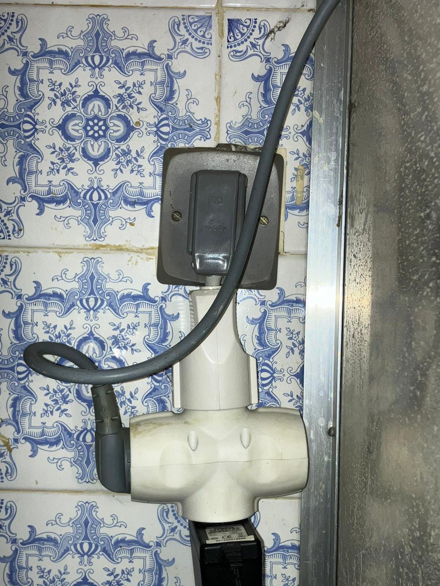 ElMonInstalacio's tweet photo. 🔌 Substitució endoll multiple per base doble.

-Base doble endoll schucko Simon 73

#ElMonInstalacio https://t.co/kCGHt7A4NM