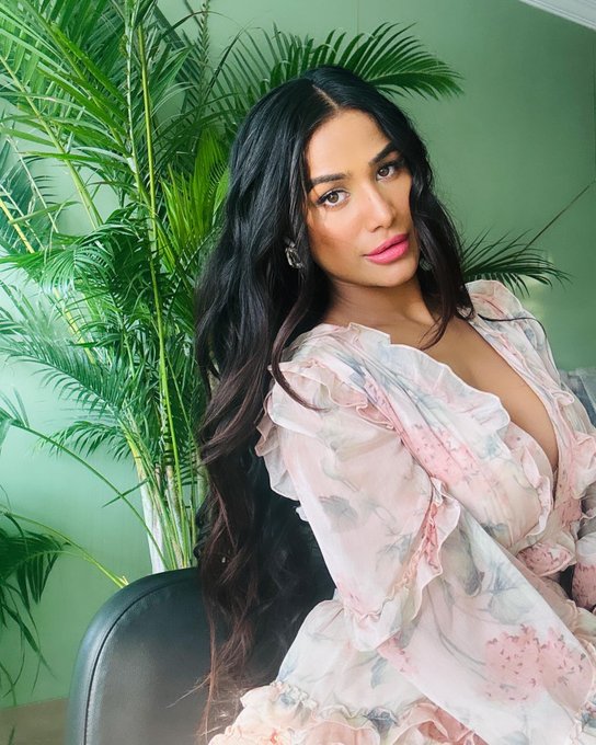 Bloom, baby, bloom. https://t.co/TbWQVBZVxT<a href="/tag/cancelledshoot"class="tags"><span>#cancelledshoot</span></a>