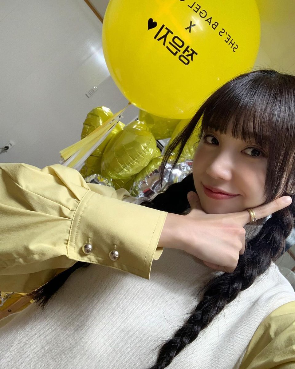 meungupdates's tweet photo. 231102 official.apink2011 Instagram update

Behind-the-scenes photos from She's Bagel ad filming 

#정은지 #JeongEunji #Eunji https://t.co/jpXTS1Etdf