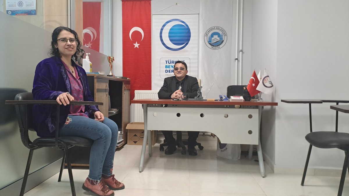 BeyazayTrabzon's tweet photo. Trabzon'un bestesi #Trabzonniversitesi Müzik Bölümü eğitimcilerimizden Prof. Dr.#IşılGüneşModiriDİLEK Hocamızla Kültür &amp; Sanat aktiviteleri hakkında projelerimizle hoş bir sohbet gerçekleştirdik.
Kendisine bu nazik ziyareti için teşekkür ediyor,öğrencileriyle başarılar diliyoruz. https://t.co/DsU8nofhMT