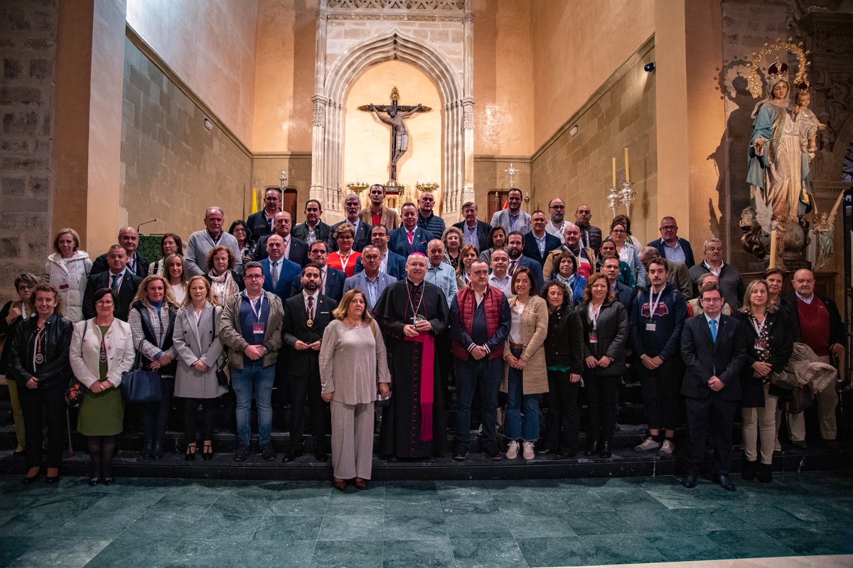 Úbeda reúne a cofrades de las 15 Ciudades Patrimonio de la Humanidad de España
➡diocesisdejaen.es/ubeda-reune-a-…