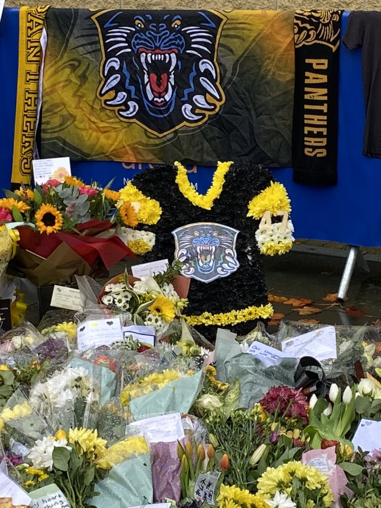 sophie83864487's tweet photo. Just had to come to the arena today. Feel so overwhelmed by what’s happened. https://t.co/n32yEDPlFF