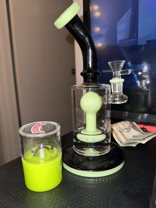 Got a new bong 😌 https://t.co/W4Q7Q2tnDP<a href="/tag/strokerecovery"class="tags"><span>#strokerecovery</span></a>