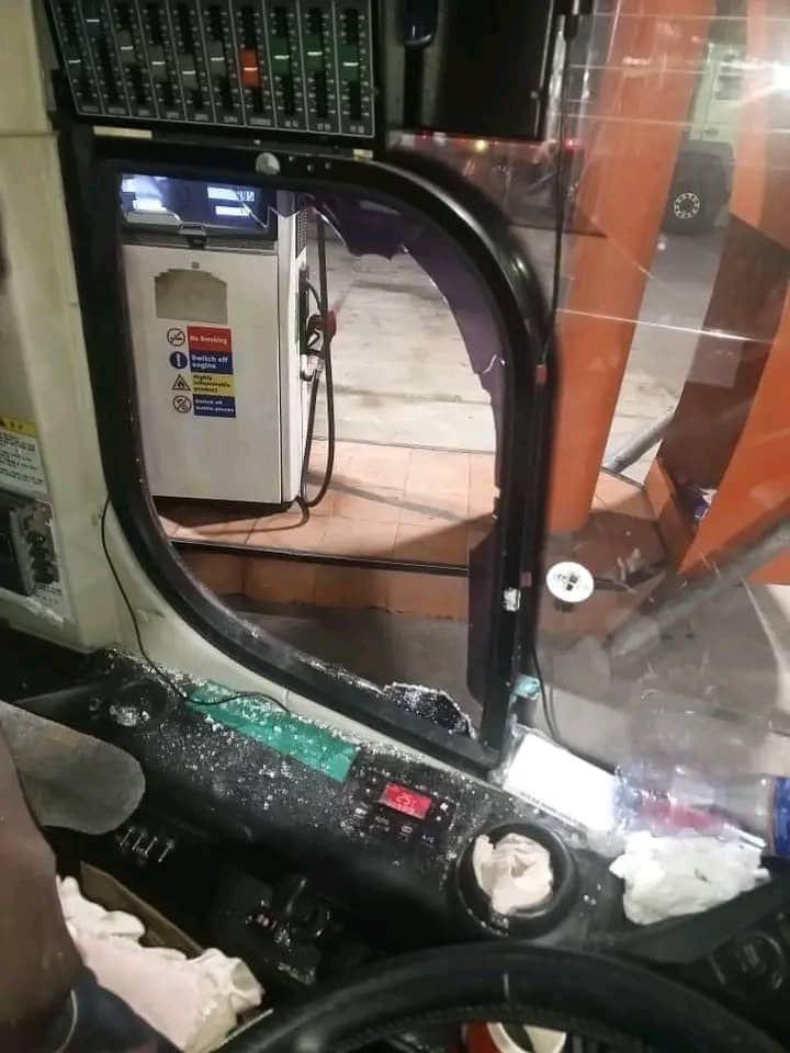 Sir_Benjaminn's tweet image. Legon Cities team bus attacked by armed robbers on Bibiani-Kumasi highway.
 #AdonkoNextLevel