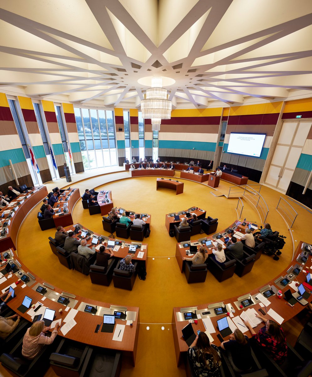 Morgen, 3 november, start het #LimburgsParlement om 09.30 uur met vergaderen. 
Op de agenda staan de Startersleningen Provincie Limburg en het Kredietbesluit Reconstructie N595 Wittemer Allee.
Bekijk de stukken en volg de vergadering live via bit.ly/3FJ0TYg 

#PSLimburg
