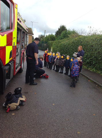MissLenton2's tweet photo. An exciting morning for Reception who had a visit from @LincsFireRescue! We got to sit inside, look around the engine and learn some new facts! 🔥🚒 #FireSafety #JoyClass @StThomasBoston @InfinityAcad https://t.co/d9wRTQlU89