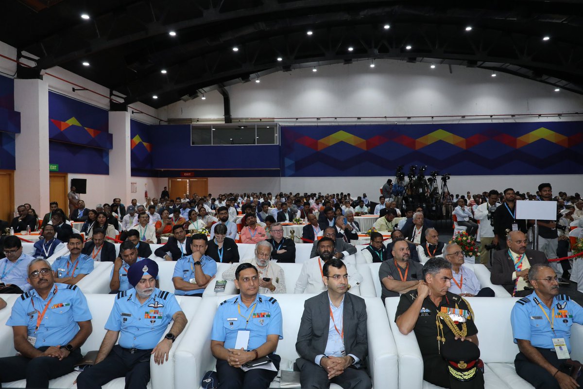 Raksha Mantri Shri Rajnath Singh inaugurated the three-day ‘India Manufacturing Show’ in Bengaluru, Karnataka, today. The show has been jointly organised by Laghu Udhyog Bharti &amp; IMS Foundation and supported by the Department of Defence Production, MoD.
➡️ pib.gov.in/PressReleasePa…