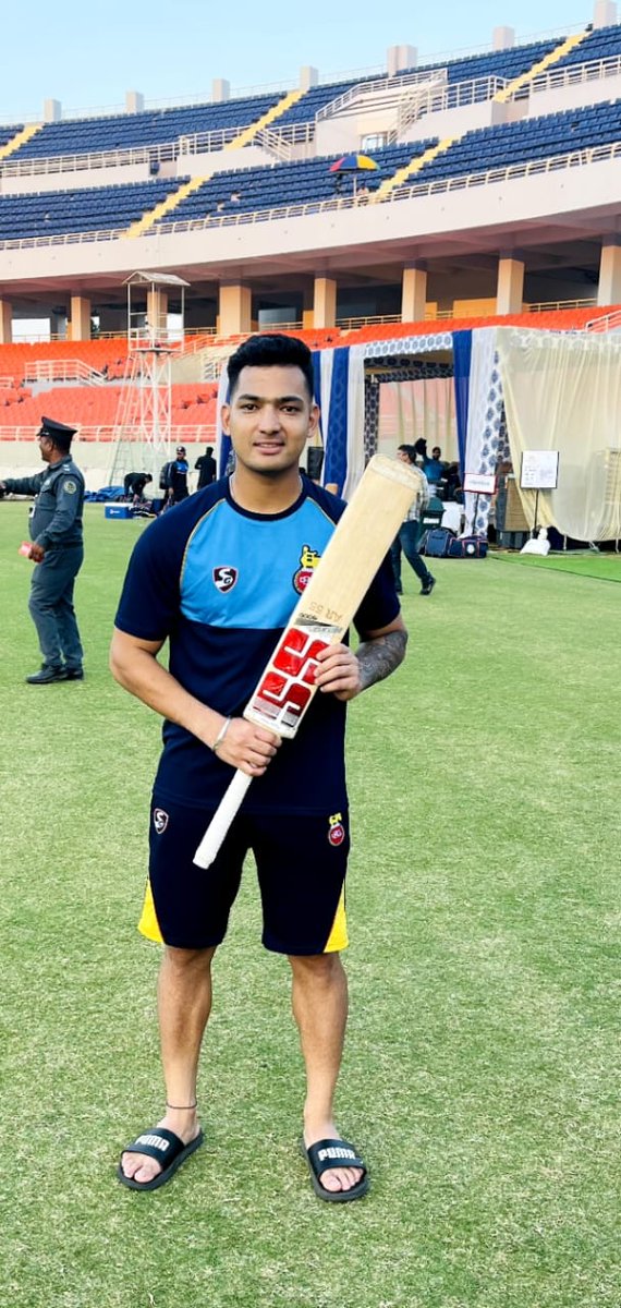 🏆 Delhi dazzles in the Syed Mushtaq Ali Trophy quarterfinals, outclassing Vidarbha with a 39-run triumph! Anuj Rawat's stellar 68, Yash Dhull's vital 43, and Lalit Yadav's impressive 2-wicket spell clinched the victory. 🙌🔥 #DelhiTriumphs #SyedMushtaqAliTrophy 💪