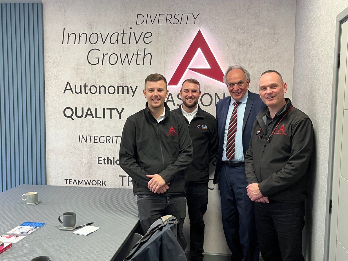 Was great to visit @simonacresgroup in Higham Ferrers to meet with Simon Acres and his team. A go-ahead company which is working hard to promote apprenticeships. #listeningcampaign