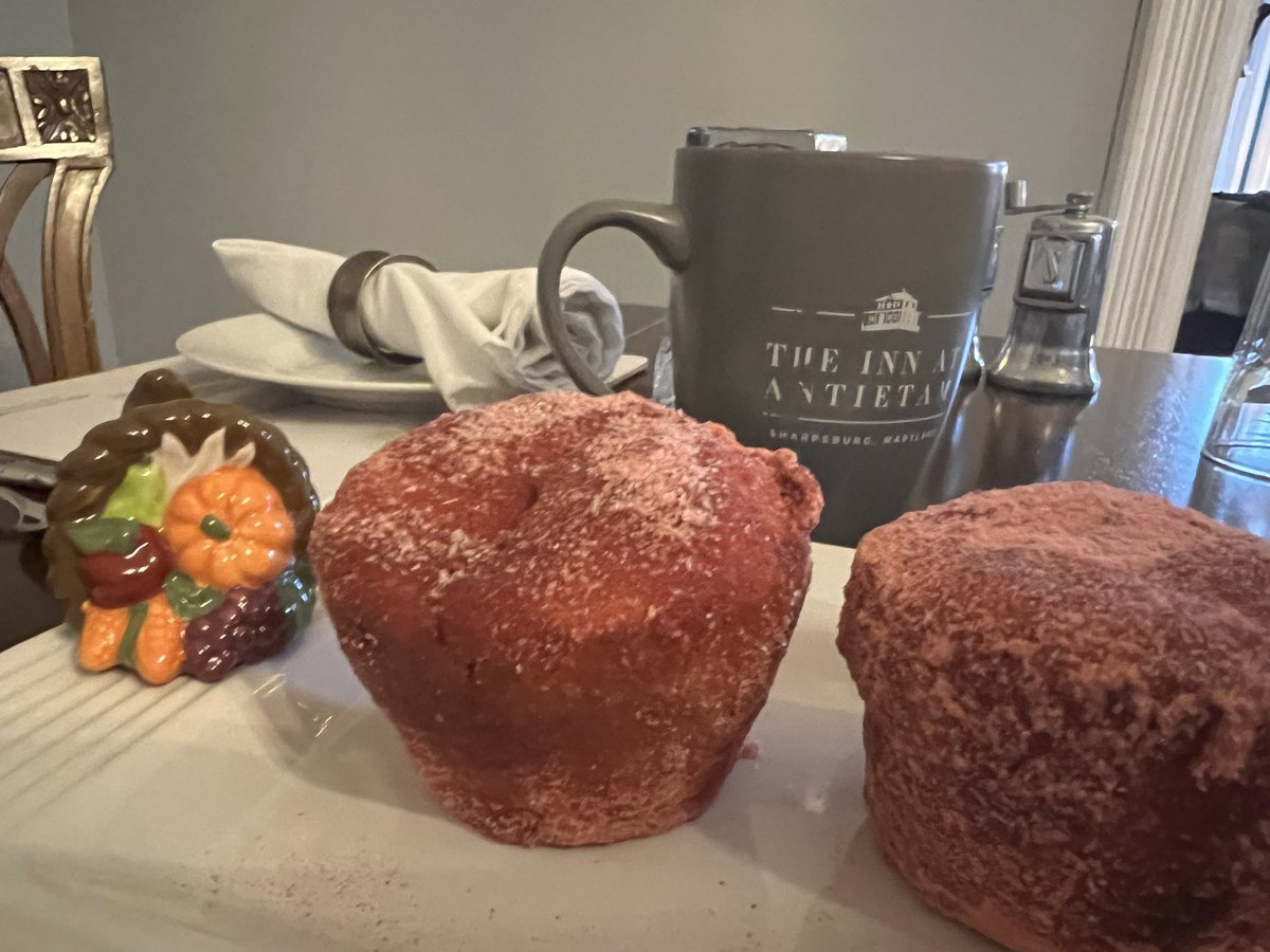InnatAntietam's tweet photo. Autumn 🍂 has definitely arrived! And with 🎃over, I was not in the least bit tempted to start decorating for Christmas. (Reader: she was *very much* tempted…) #thanksgivingcomesfirst #strawberrymuffins https://t.co/XUgxci6RpE