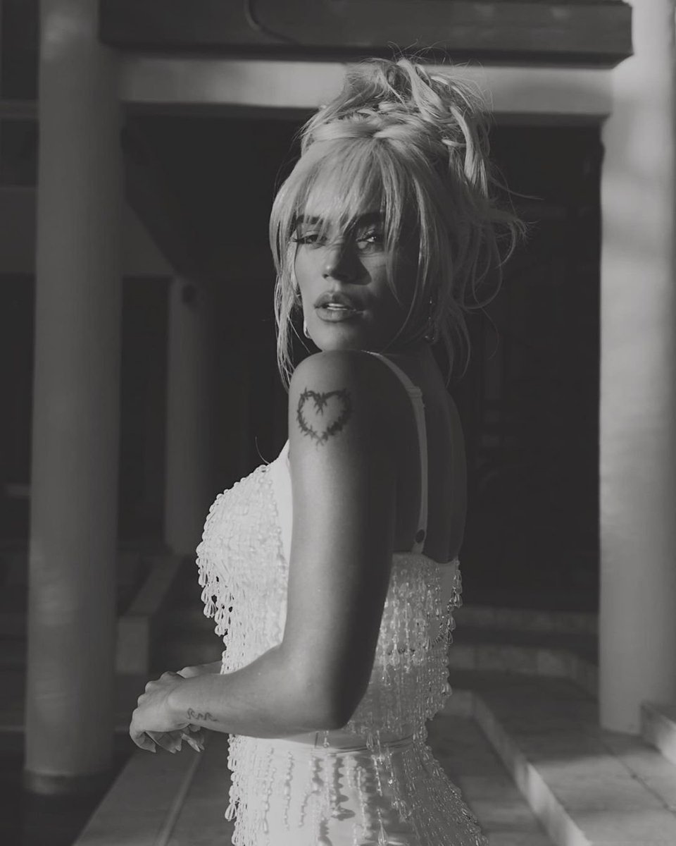 .<a href="/karolg/">LABICHOTA</a> — Global Spotify 11/1:

#15. (+3) "QLONA" — 3.1M 
#106. (+6) "MI EX TENIA RAZON" — 1.4M
#143. (+1) "AMARGURA" — 1.2M
#191. "TQG" — 1.1M