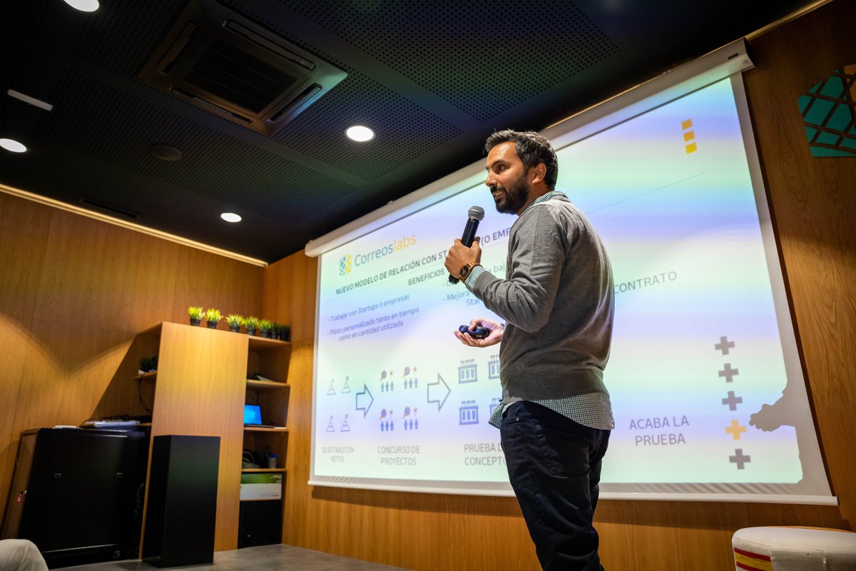 Correoslabs's tweet photo. Gracias a todos los participantes por habernos acompañado en el #DemoDay del #retolehnicaIV de este año y a todo el equipo de @Correos que vino a este evento tan especial para todos.
@Wayra @aldoratech #eosconnectivity @esignus @Ubyko1 @expai_io https://t.co/NQQNTkK2SJ