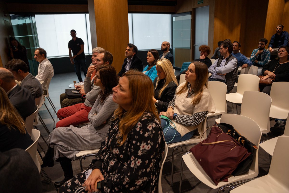 Correoslabs's tweet photo. Gracias a todos los participantes por habernos acompañado en el #DemoDay del #retolehnicaIV de este año y a todo el equipo de @Correos que vino a este evento tan especial para todos.
@Wayra @aldoratech #eosconnectivity @esignus @Ubyko1 @expai_io https://t.co/NQQNTkK2SJ