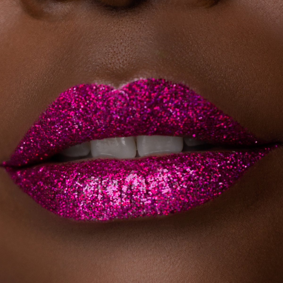 StayGoldenCosm's tweet photo. Indulge in the rich, magenta goodness of our Plum Yum Glitter Lip Kit. Unleash your inner glamour with this luscious shade! ๐๐
https://t.co/pDwV87T3r0 to grab some this holiday while stock lastโจ
.
.
.
#PlumYumGlam #LipstickLove #StayGoldenCosmetics #YourP... https://t.co/MzUvGZkL3V