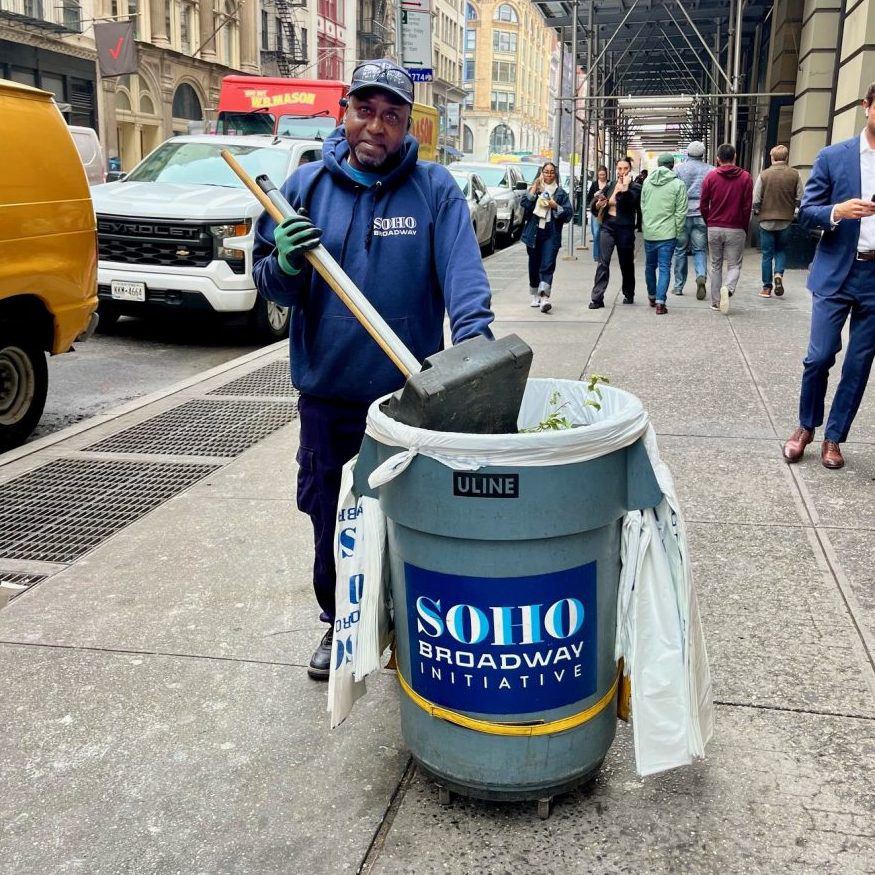 sohobroadway's tweet photo. The SoHo Broadway Clean Team Keeps on Keeping On...the crew who keeps our streets clean continues to make a big impact:
https://t.co/jBZjOcmhXq https://t.co/QmABSIrbrN