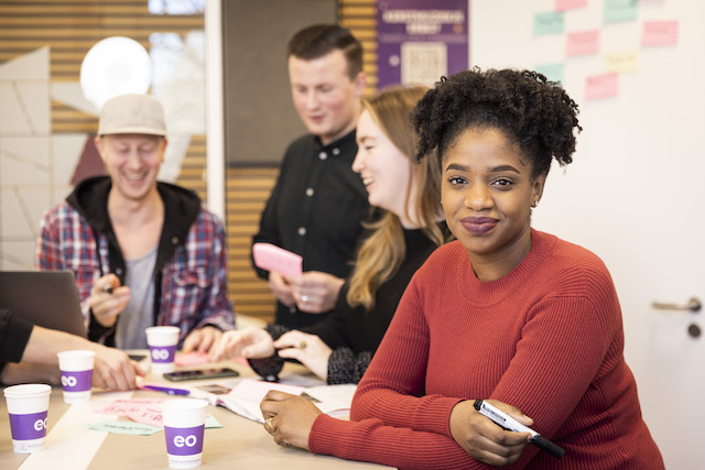 EOvacatures's tweet photo. Je bent een #beelddenker en weet op creatieve wijze een artikel #visueel aantrekkelijk te maken. Jij bent die veelzijdige #beeldredacteur waar wij naar op zoek zijn! https://t.co/Bmsvt6h0gn
#vacature #eo https://t.co/lR2gW2SDKh