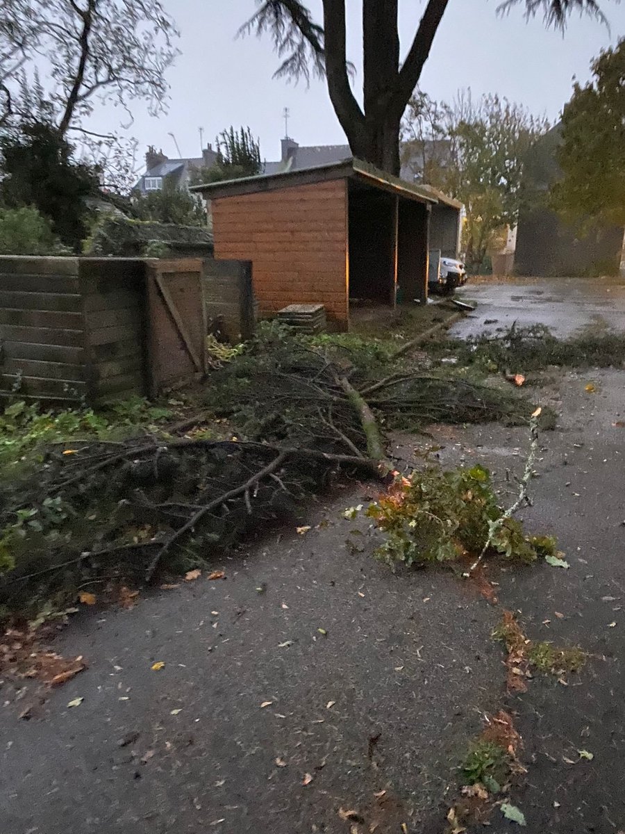 Intervention des pompiers sur Vannes pour sécuriser le site suite au passage de la tempête Ciaran <a href="/INSPE_Bretagne/">INSPÉ de Bretagne</a>
