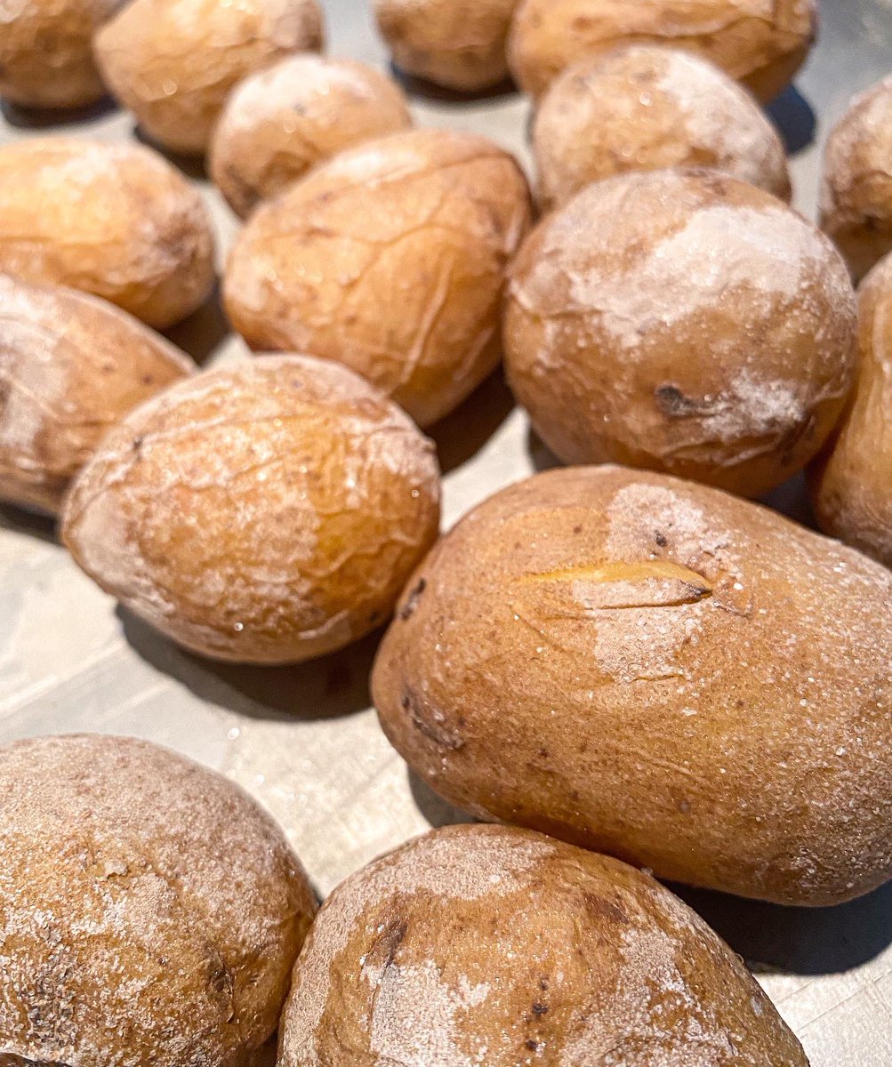 rockettruck's tweet photo. It’ll be brisk out there today. So we’re breaking out the Salt Potatoes! We’ll be situated on South Water Street from 11:30 until 2:00. #cheeseburgers #saltpotatoes
https://t.co/9flgy5sh7t https://t.co/hEiXxwkPWd