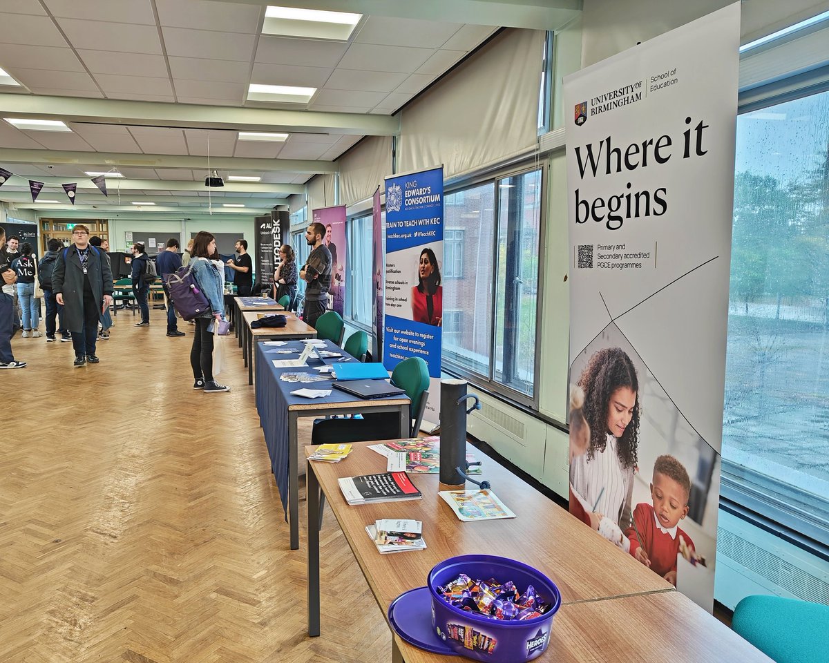 Interested in teaching physics? #getintoteaching #uob come and find out more in the careers pop up in the Bridge study room today <a href="/UoBTeach/">UoBTeach</a>