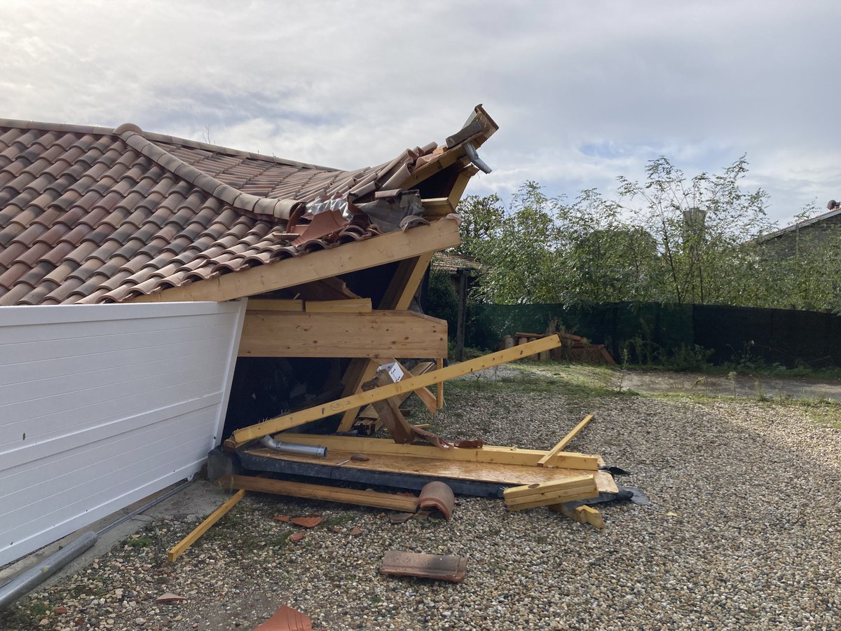 thmilon_ftv's tweet photo. Grosses rafales de vent cette nuit à Vendays-Montalivet et une vingtaine de maisons endommagées #Gironde    #Ciaran  ⁦@F3Aquitaine⁩ https://t.co/EVXpsGu5Al