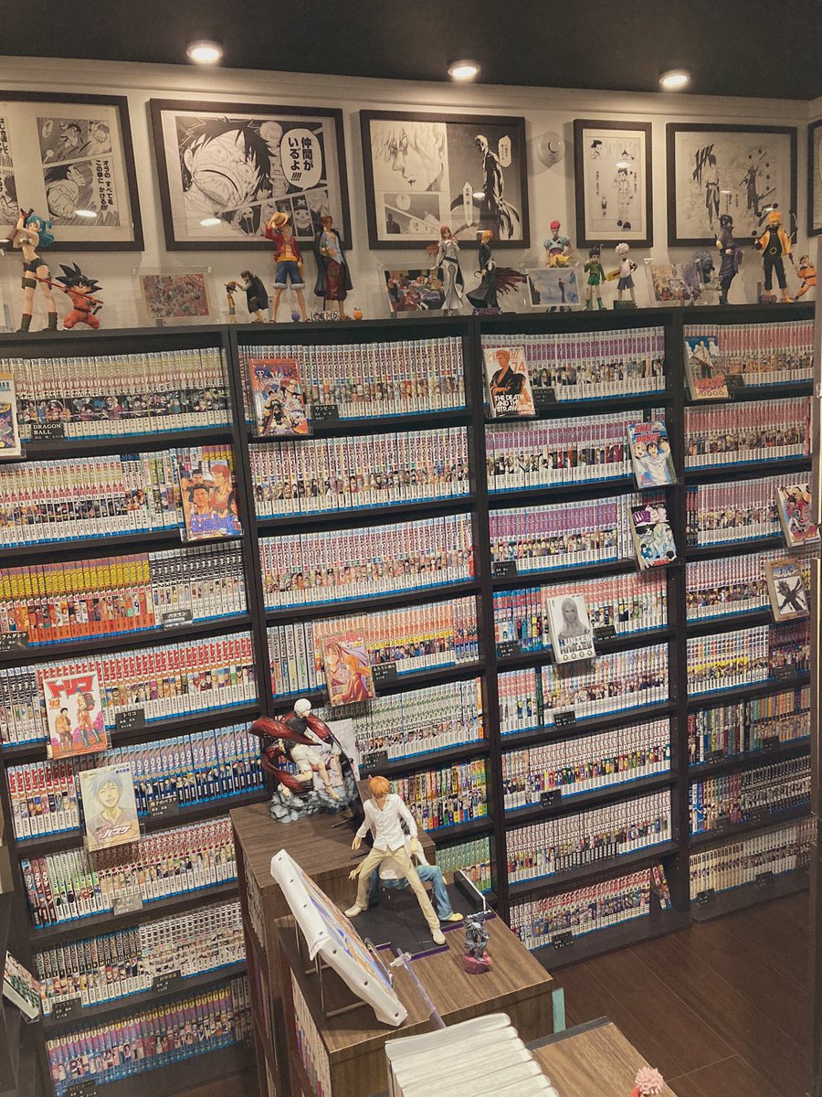 shagariko1010's tweet photo. 3年ぶり固ツイ変更の為に漫画部屋の写真撮りました。

4.5畳くらいの部屋なのでめちゃんこ狭いですが、狭くてもこのくらい出来るんだと漫画部屋作る予定のみなさんに見てもらいたいです！ https://t.co/bFORkeljDJ