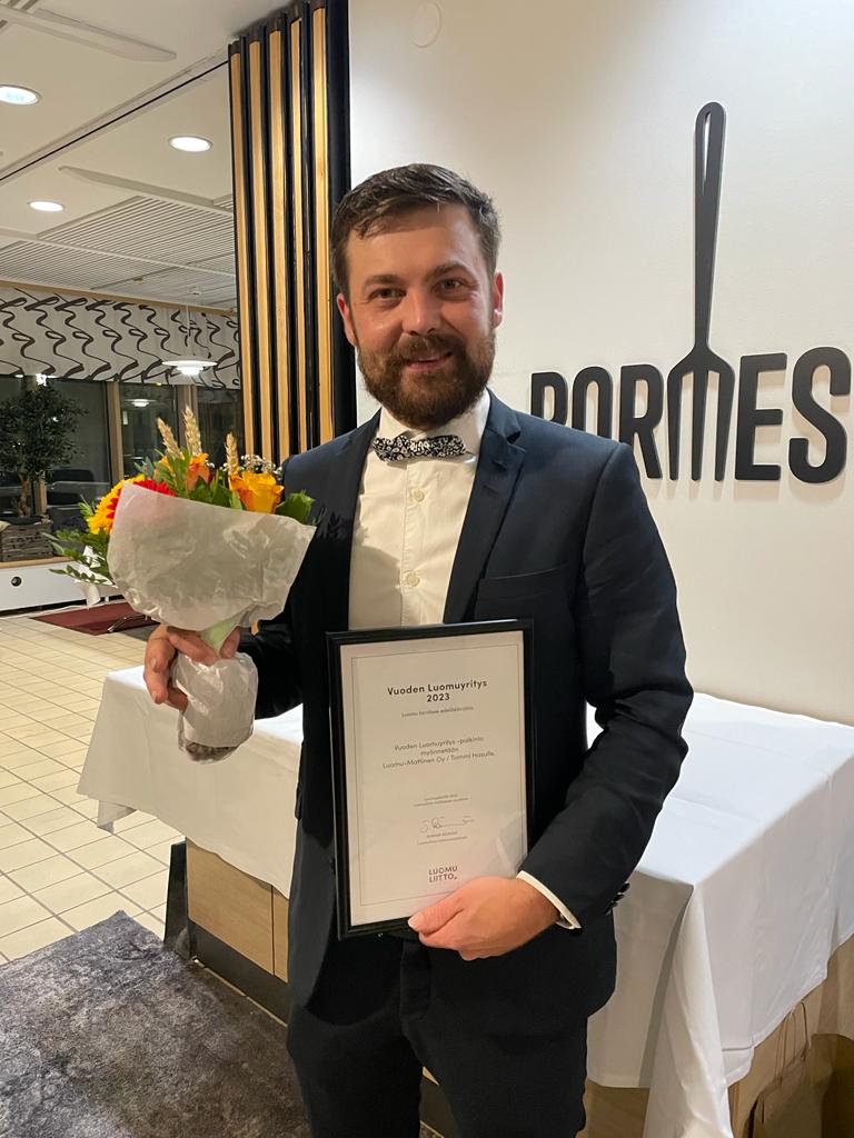 Suurella kiitollisuudella otin vastaan #vuodenluomuyritys palkinnon. Se lämmittää aina erityisesti kun kollegat ympäri Suomen arvostaa tehtyä työtä. Kiitos ja eteenpäin! #luomumattinen
