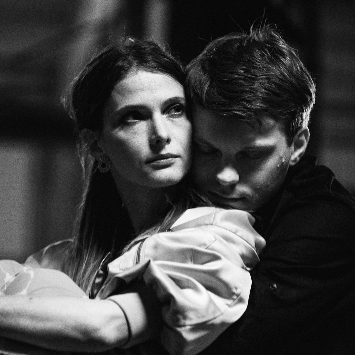 себя ты ему раздаришь,
меня же знать не хочешь.