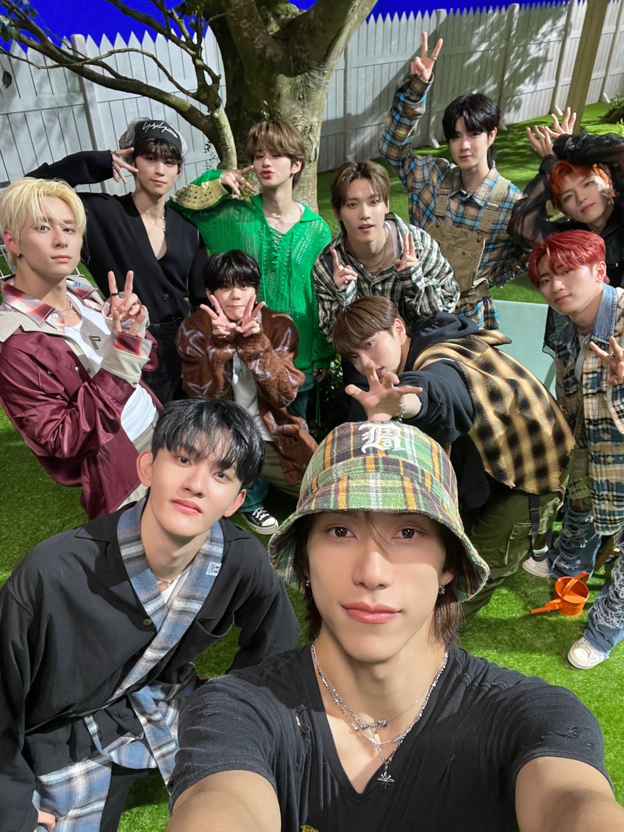 official__INI's tweet photo. [🚀]

𝟮𝟬𝟮𝟭.𝟭𝟭.𝟬𝟯  ▸▸  𝟮𝟬𝟮𝟯.𝟭𝟭.𝟬𝟯
𝗜𝗡𝗜 𝗗𝗘𝗕𝗨𝗧 𝟮𝗡𝗗 𝗔𝗡𝗡𝗜𝗩𝗘𝗥𝗦𝗔𝗥𝗬

本日でINIはデビュー2周年を迎えます！
MINIの皆さん、いつも温かい応援を
本当にありがとうございます。

この先もINIとMINIの皆さんで
幸せな思い出を積み重ねていきましょう✨

３年目もINIをよろしくお願いします！

#INI #Happy_2ndAnniv_INI
#Special_Thanks_MINI