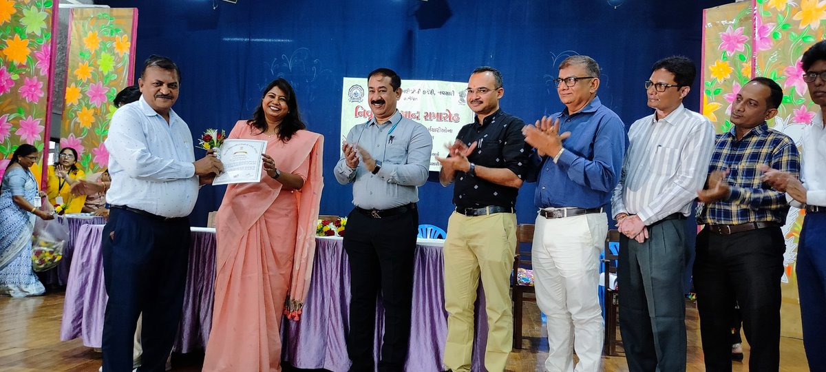 અમારો ટીમ શિક્ષણ નવસારીનો સંવેદનશીલ કાર્યક્રમ

નવસારી જિલ્લાની ગ્રાન્ટેડશાળામાંથી તા:31/10/2023 ના રોજ વયનિવૃત થનાર 51 જેટલા શૈક્ષણિક - બિનશૈક્ષણિક કર્મચારીઓનું સન્માન સાથે નિવૃત્તિ વિષયક લાભ વિતરણ માન. <a href="/NavsariRac/">RAC_Navsari</a> શ્રી કેતન જોષી સાહેબની અધ્યક્ષતામાં કરવામાં આવ્યું.
<a href="/InfoGujarat/">Gujarat Information</a>