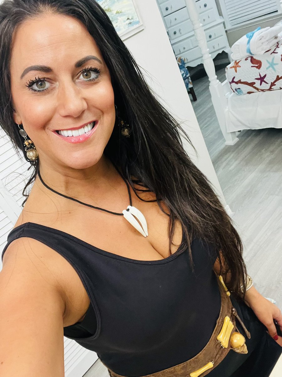 JillianSilcox's tweet photo. Weekend condo at the beach to celebrate my Coco’s birthday, TFK’s Halloween Party, &amp; Sunday Funday was a blast! #birthdaygirl #Halloween2023 https://t.co/4pIRM4Qlld