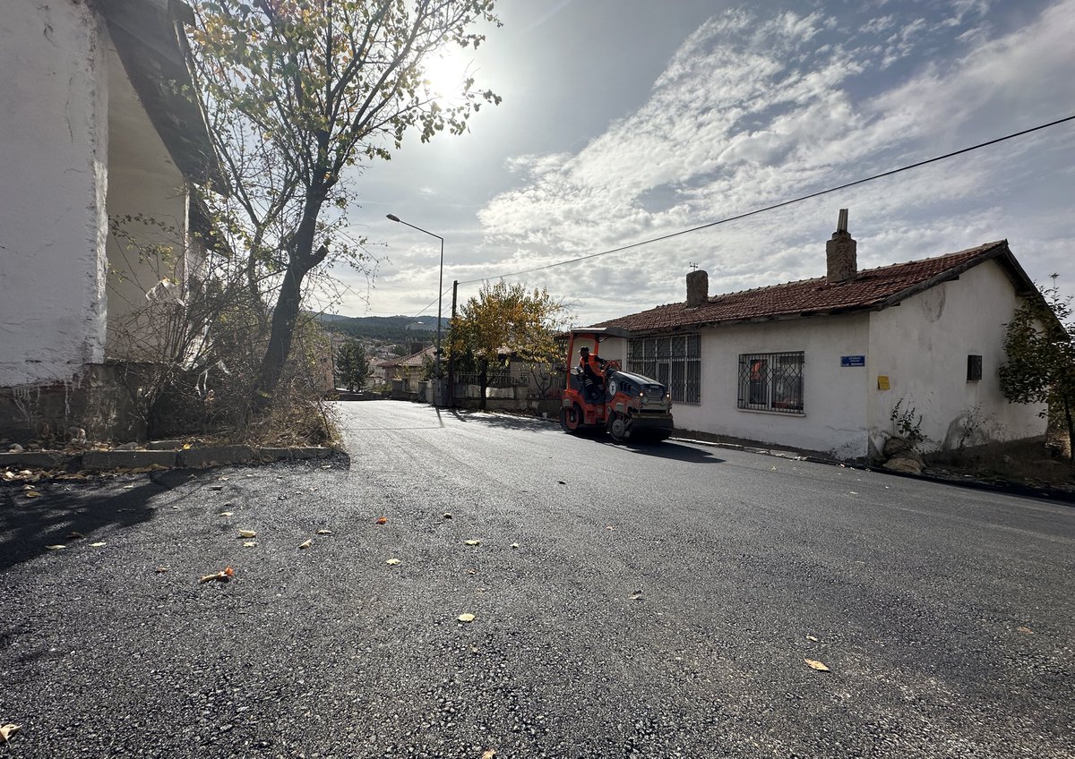 Cadde Cadde,
Sokak Sokak
Şehrimizin her köşesinde laf değil hizmet üretiyoruz.

📍Fatih Mahallesi Sıcak Asfalt Çalışması

#DevAdımlarla
#YozgatBelediyesi