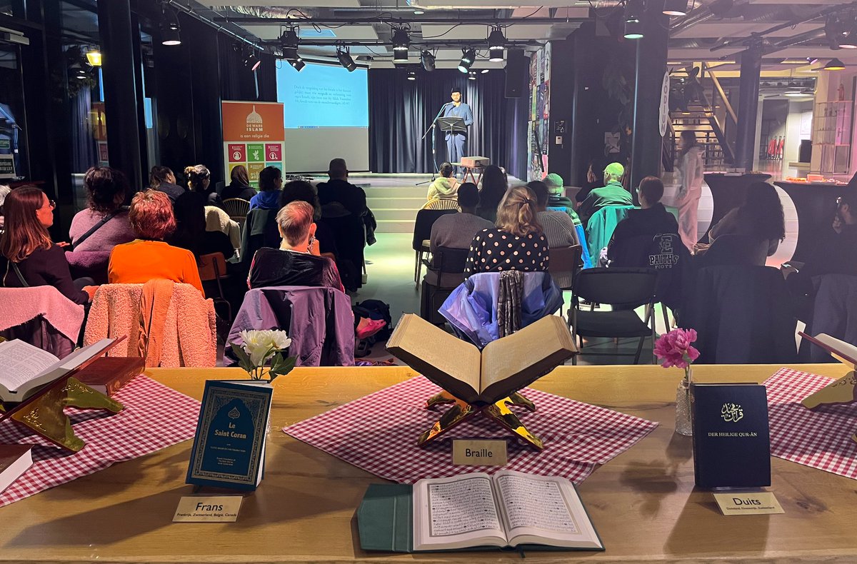 WareIslamNL's tweet photo. "Een fantastisch initiatief vooral in de huidige tijd!", aldus een bezoeker ter gelegenheid van onze lezing en expositie over de #Koran gisteren in #Eindhoven.

#Koranvooriedereen https://t.co/WnaK1JvsO6