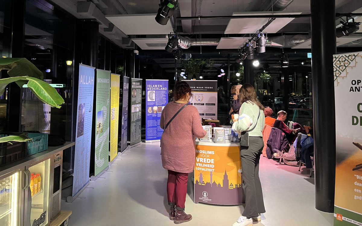 WareIslamNL's tweet photo. "Een fantastisch initiatief vooral in de huidige tijd!", aldus een bezoeker ter gelegenheid van onze lezing en expositie over de #Koran gisteren in #Eindhoven.

#Koranvooriedereen https://t.co/WnaK1JvsO6