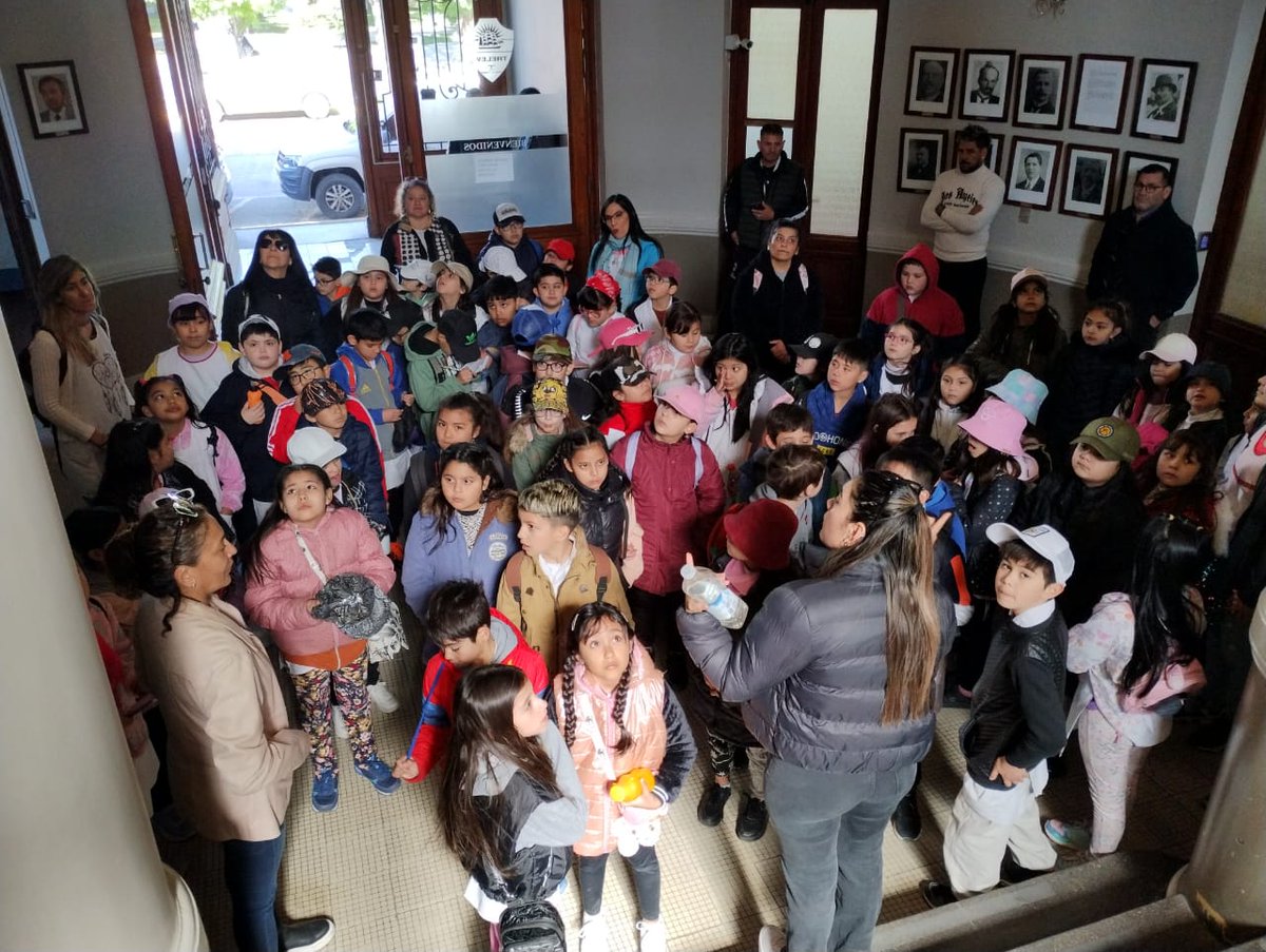 Nos visitaron alumnos de la escuela 123.
Conocieron el palacio municipal y la importancia que tiene para toda la comunidad.
Siempre es muy grato compartir estos espacios con las y los niños de Trelew.

#TenésTrelew
