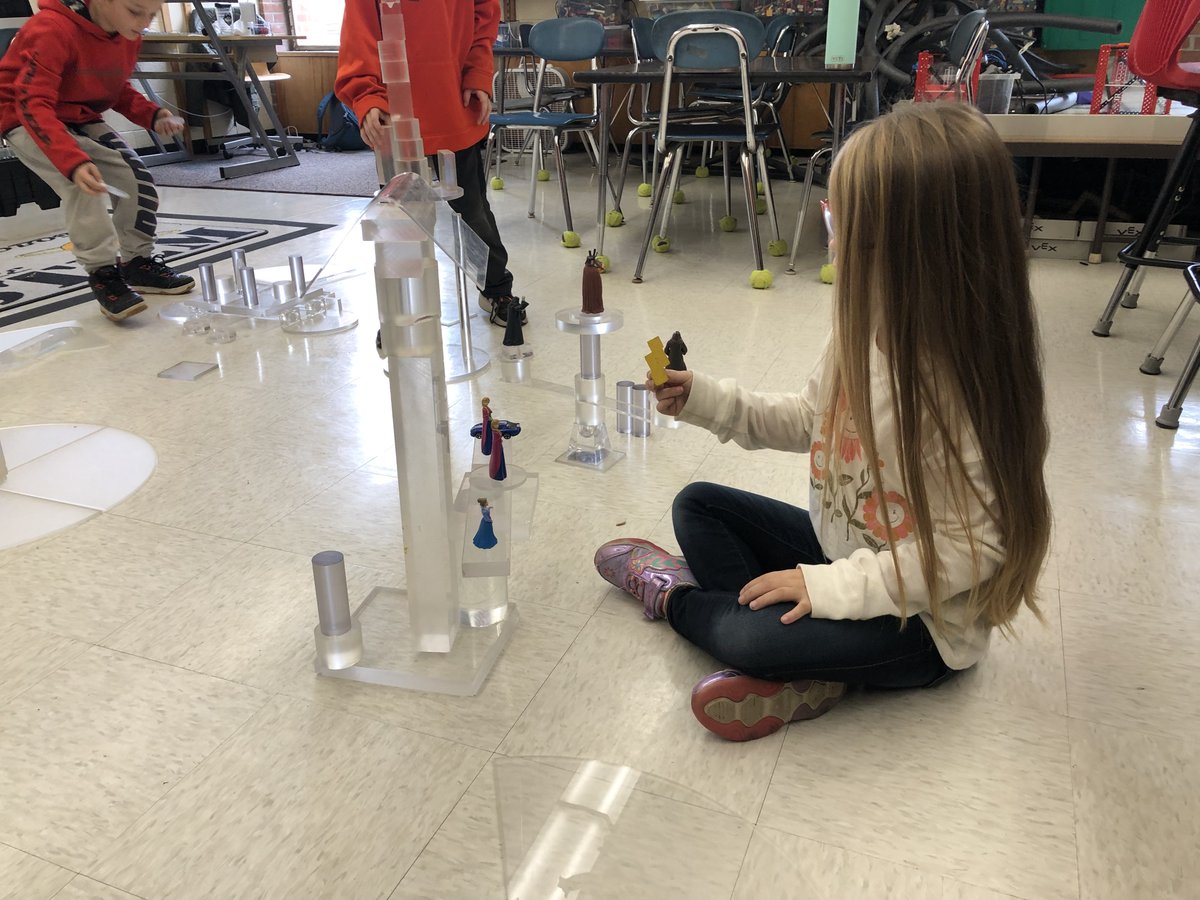 ashfordschoolct's tweet photo. Second and third grade students collaborated with HOTS Teaching Artist Gerald Moore of "The Game" and explored the intersection between art and science. https://t.co/7Eo3iQ8R2z