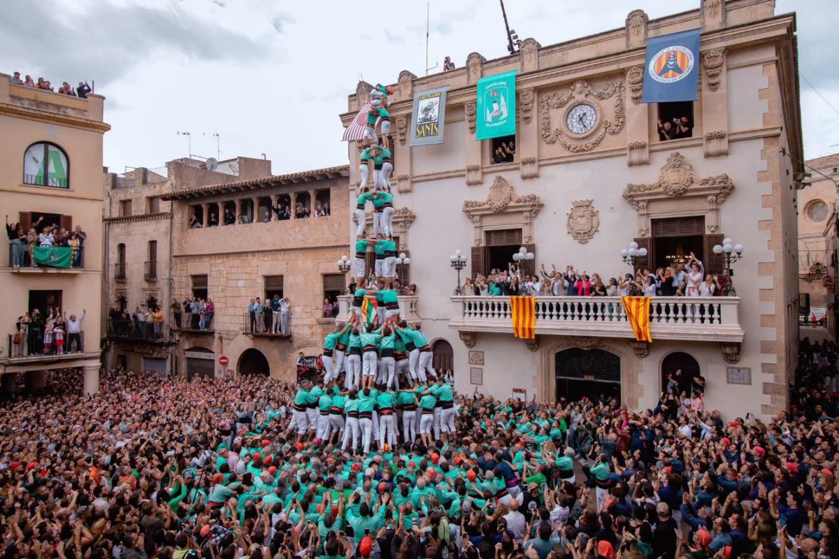 egallartp's tweet photo. El debat ens enfrenta i ens enriqueix.

La qüestió és que se'n parla. Bé o malament, però almenys se'n parla.

📷 @3mardiaz https://t.co/k2TpcsIPy3