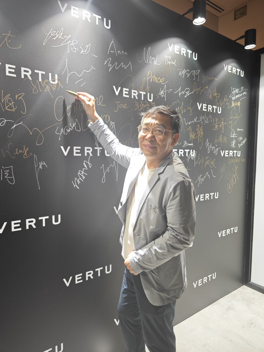 Kongfu123's tweet photo. VERTU @METAVERTU 手机的在香港举办的发布会精彩纷呈,感谢邀请,让我见证并体验了METAVERTU 2,mobile Web3,Personal AI,#depin 等概念让人眼前一亮,让手机里装着一个最懂自己的数字分身和智能伴侣,期待接下来在市场上看到越来越多的 #VERTU Fans使用者们。
#onemorebrain #AIphone #web3phone https://t.co/s5KZFrZsdu