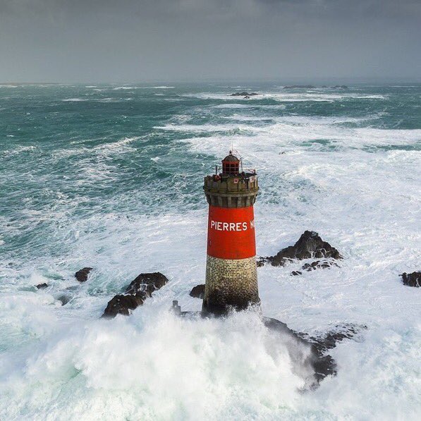 Ronan Le Flécher (@breizhwecan) on Twitter photo 🌊 É-NOR-ME ! 🌊
Une #vague de 21,1 mètres de haut mesurée ce matin lors de la #TempeteCiaran à la bouée des Pierres Noires, au sud de l'île Molène.
🏢 C’est l’équivalent de la hauteur d'un immeuble de 7 étages.
#ciaran #tempête #vague #houle
©️<a href="/mathieurivrin/">Mathieu Rivrin - Photographies</a> 🌊 É-NOR-ME ! 🌊
Une #vague de 21,1 mètres de haut mesurée ce matin lors de la #TempeteCiaran à la bouée des Pierres Noires, au sud de l'île Molène.
🏢 C’est l’équivalent de la hauteur d'un immeuble de 7 étages.
#ciaran #tempête #vague #houle
©️<a href="/mathieurivrin/">Mathieu Rivrin - Photographies</a>
