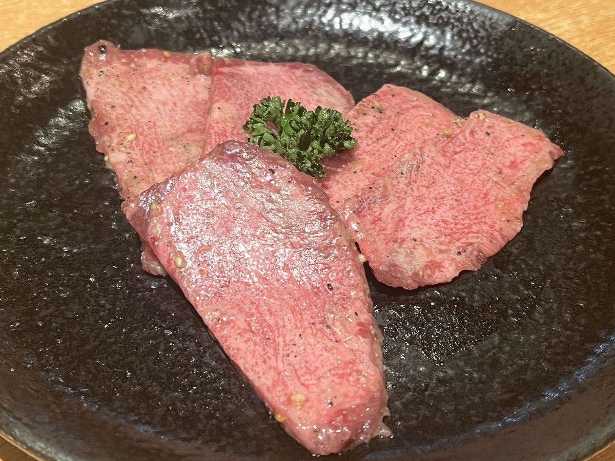 mizzy_life's tweet photo. 疲れた時はお肉に限る😋
特上牛タンなり🥩
#焼肉
#牛タン
#牛蔵 https://t.co/IzkeYbt0YK