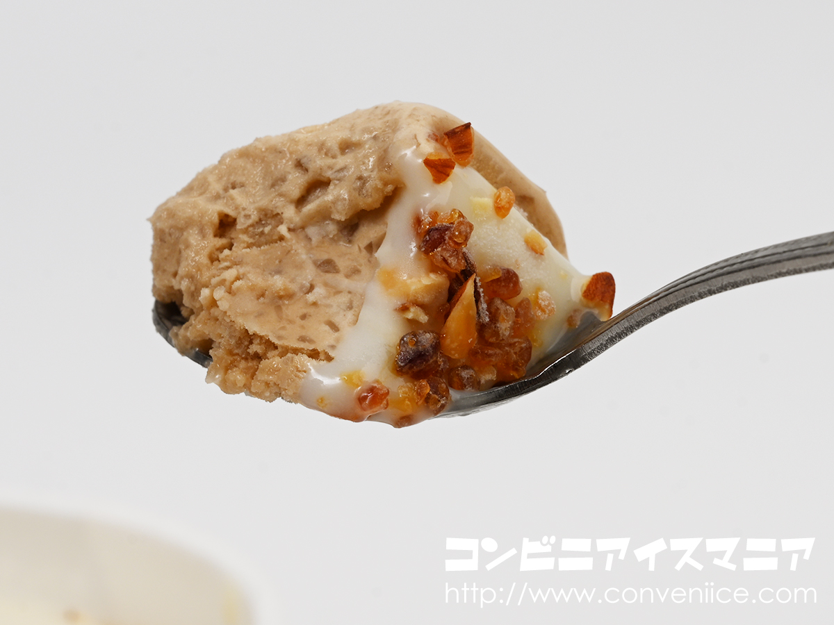 icemania's tweet photo. コーヒー好きにおすすめ！☕✨微粉砕したエチオピア産コーヒー豆と、コクと苦味が特徴のインドネシア産のコーヒーエキスをブレンドして使用した微細氷入り本格派カフェラテアイスです！

アイスの中からとろりとあふれる濃厚エスプレッソソース、天面にはミルクソース、キャンディチップとローストアーモンドダイスをトッピングした贅沢な味！

井村屋「SHALILI カフェラテアイス」

気になる方はお近くのコンビニエンスストア、スーパーマーケット等でGETしてください！