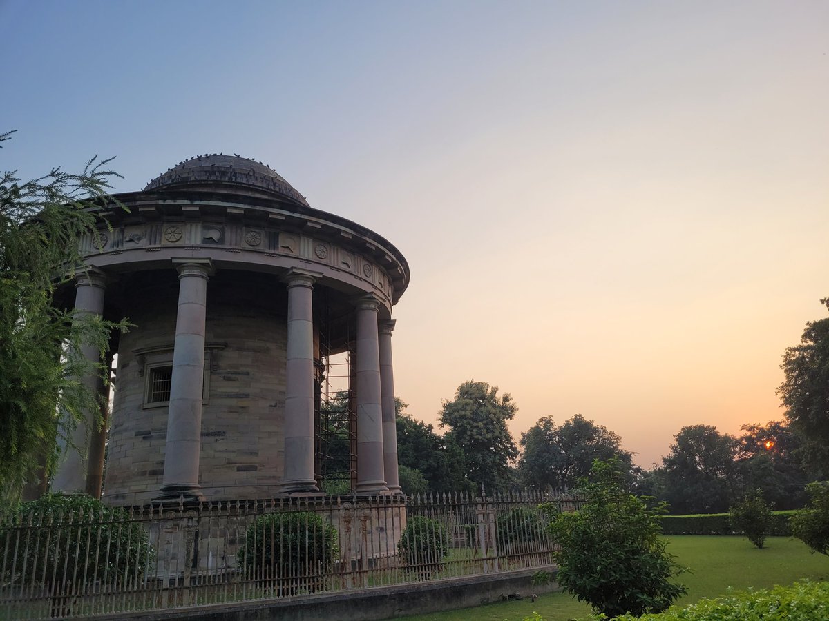 AmbGurjitSingh's tweet photo. Sunset over #Cornwallis #Memorial #Ghazipur better known for its official #opiumfactory @ASIGoI @incredibleindia @uptourismgov @AavishkaarGrp @SankalpForum https://t.co/i0NbaIMzQW