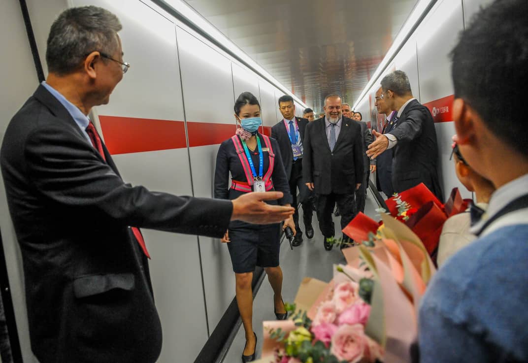 MMarreroCruz's tweet photo. Arribamos a la República Popular #China en visita oficial, para continuar fortaleciendo las relaciones políticas, económicas y comerciales entre #Cuba y esta hermana nación asiática.
#CubaYChina https://t.co/YNXDEhBNrQ