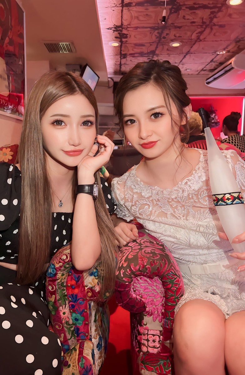redsolebar's tweet photo. RED SOLE BAR OPEN at 21:00😁
Thursday!!✨️✨The 3 staff members are going to have a great time today too🔥We are waiting for a lot of visitors😚
#Osaka Minami #Shinsaibashi BAR #Kitashinchi
#Fashionable shop #beautiful woman #beautiful woman #women's association
#BAR #TikTok https://t.co/DiaOKOrD4K