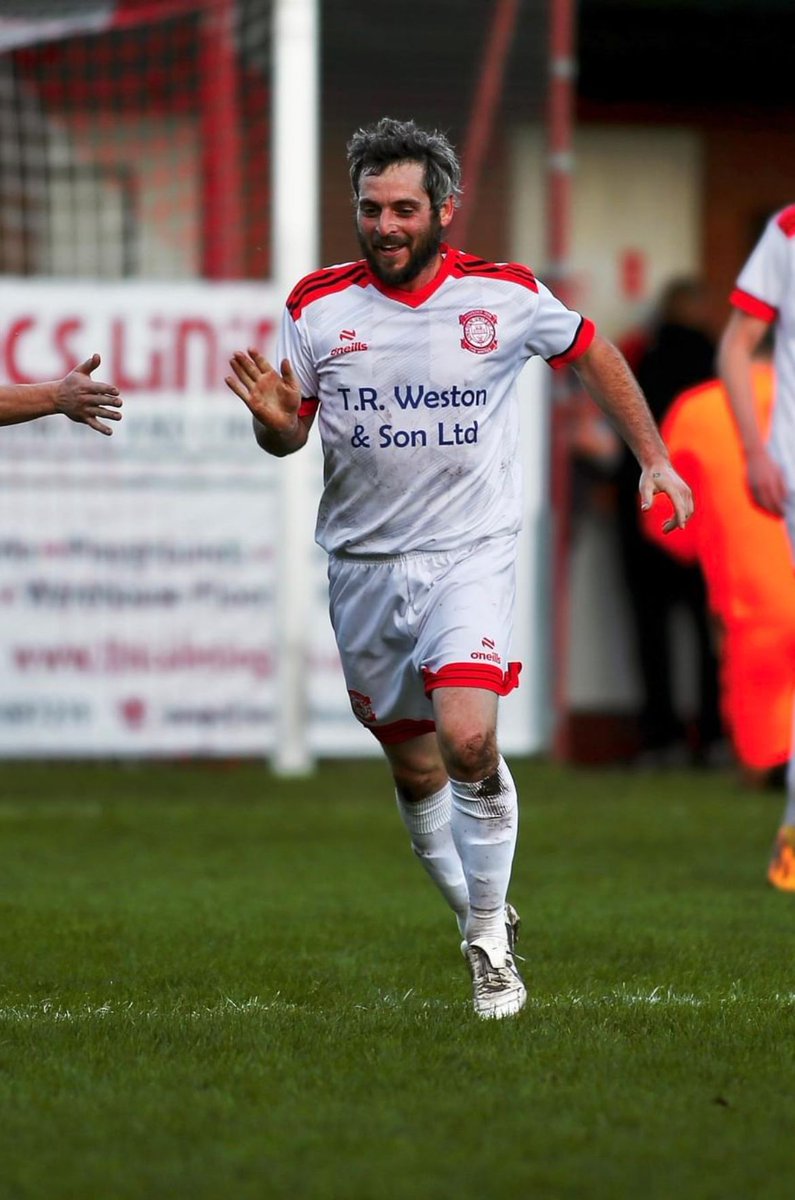 𝗢𝗡𝗘 𝗔𝗪𝗔𝗬!

😱⚽️

This man here is one appearance away from 500!  

The word legend gets thrown around a lot but Kallum Smith is certainly that at our club! Why not come down on Saturday as we face Coventry United and watch make his 500th appearance! 

#TheWhites