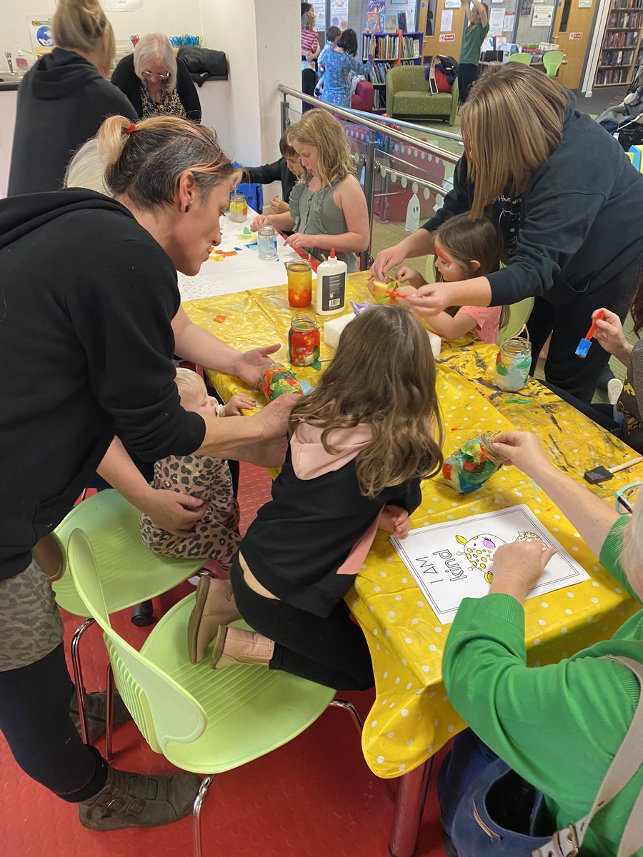 RiscaLibrary's tweet photo. Symudwyr Mini 
Gwens Llusernau
Mandalas 
VR 
Peintio wynebau

Mini movers
Lantern making
Mandalas 
VR
Face painting 

#ZenFest https://t.co/Y1YORRQt3F