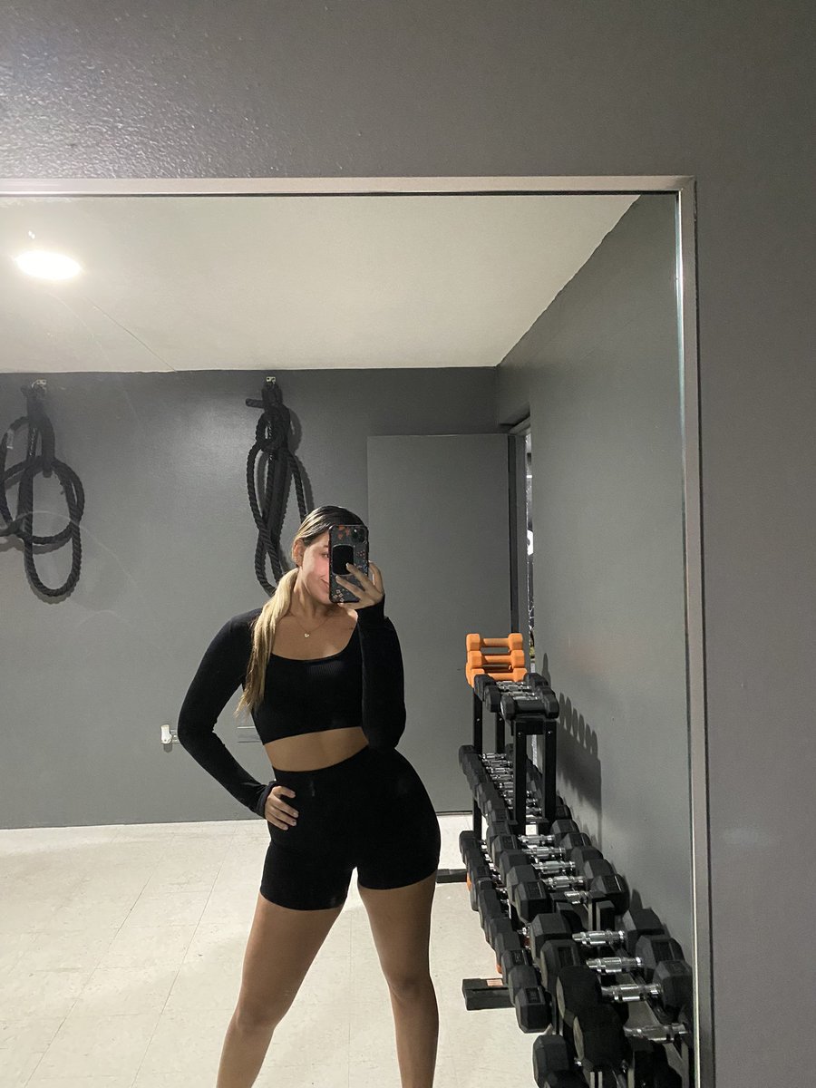 celyann_18's tweet photo. Estoy en mi peak cb’🏋🏻‍♀️😜🖤 https://t.co/7xxCw462TI