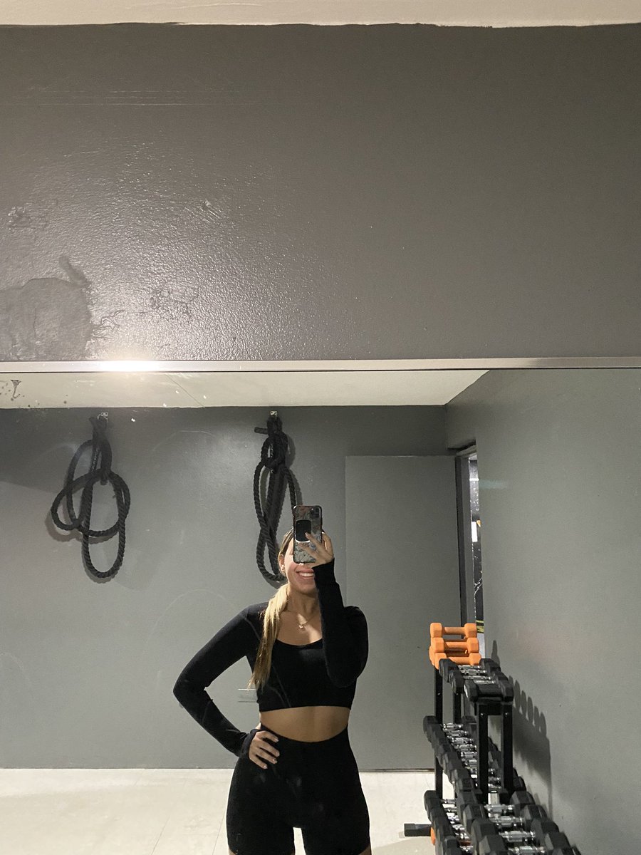 celyann_18's tweet photo. Estoy en mi peak cb’🏋🏻‍♀️😜🖤 https://t.co/7xxCw462TI