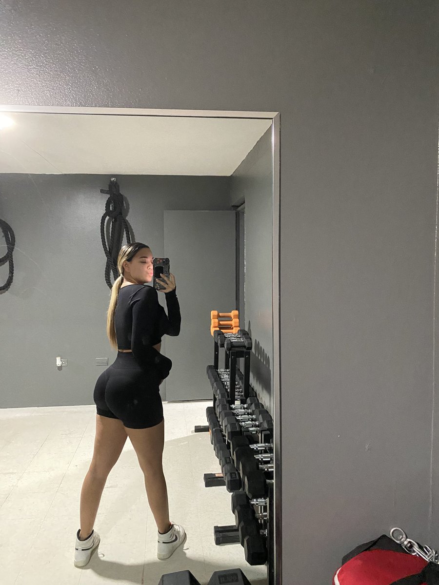 celyann_18's tweet photo. Estoy en mi peak cb’🏋🏻‍♀️😜🖤 https://t.co/7xxCw462TI