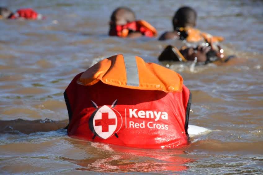 Krcs_NRbBranch's tweet photo. Our Red Cross Action Teams from across the country are undertaking rigorous/intense water rescue training to improve their response readiness.

This comes after the @MeteoKenya Issued a heavy rain alert. Our responders will be able to enhance their life-saving water skills and be able to respond promptly and effectively in the event of any emergency caused by the anticipated long rain, especially in mapped hotspot counties.

@KenyaRedCross is devoted to mitigating the impact of the anticipated rains. Just like our slogan says, we are "Always There." Today, tomorrow and forever.

@Ma3Route @NDMU_Kenya @NDOCKenya
